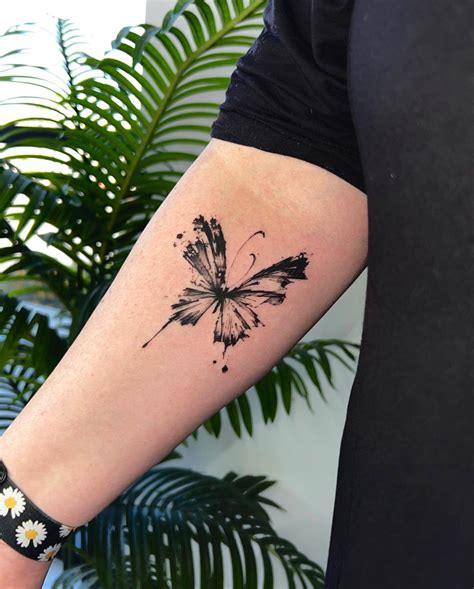 tatouage papillon homme|Tatouage papillon homme : Embrasser la transformation